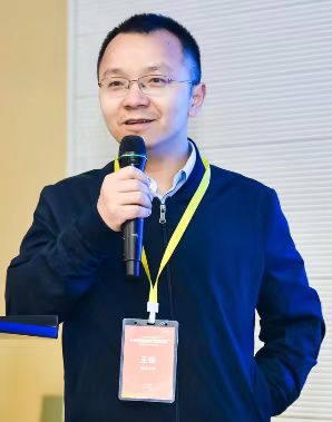 开云在线客服创新论坛第一千三百九十讲：Floquet engineering symmetry-breaking and topological states under light irradiation