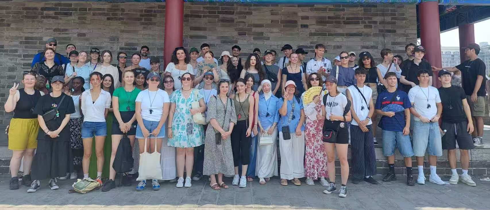 来自21个国家的232名国际学生在开云在线客服暑期短期班学习