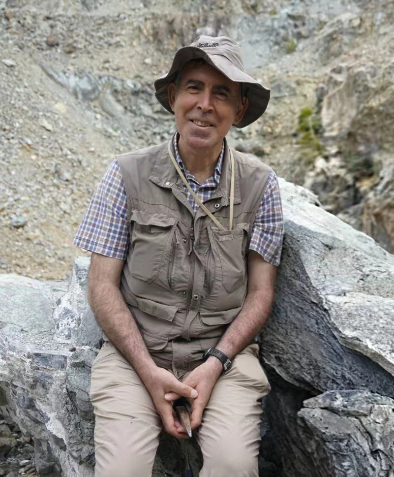 开云在线客服创新论坛第一千八百四十二讲：Records of processes for subduction initiation, slab roll-back and ophiolite genesis in Turkey: Field, geochemical and  geochronological constraints